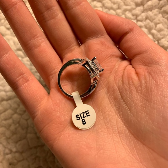 Oval Diamond Ring 💍💎 - Picture 4 of 8